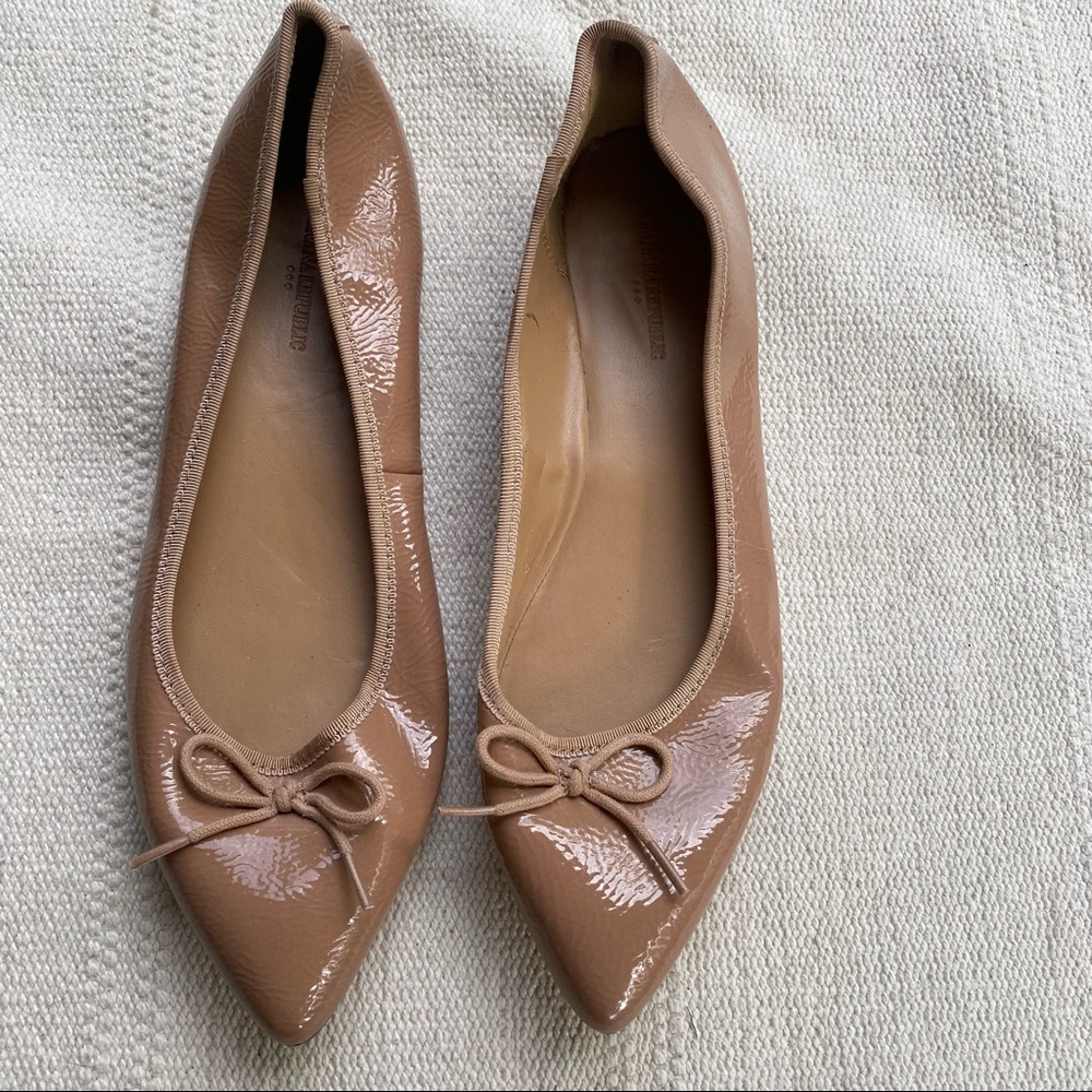 Banana republic nude flats size 9